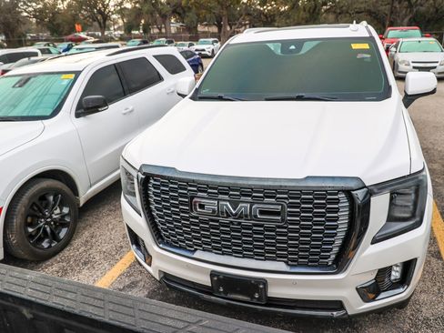 Used 2023 GMC Yukon XL Denali Ultimate image 4