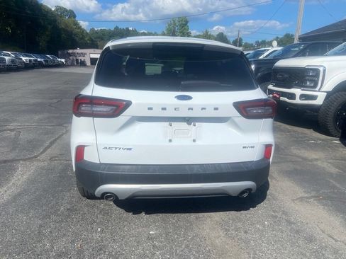 Used 2025 Ford Escape Active AWD/4WD image 11