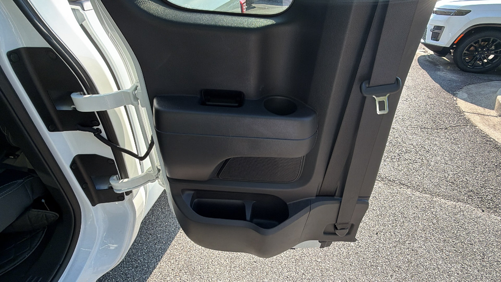 Used 2024 Nissan Titan SV AWD/4WD image 18