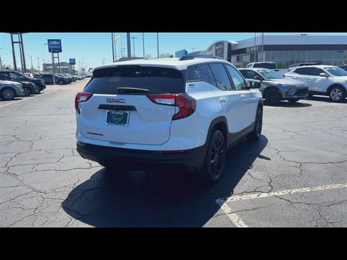 Used 2023 GMC Terrain SLE w/ Driver Convenience Package image 8
