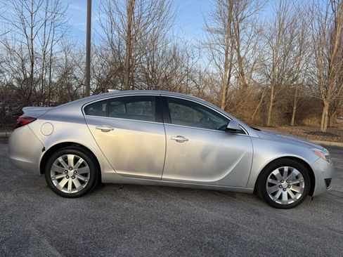 Used 2017 Buick Regal Sport Touring image 5
