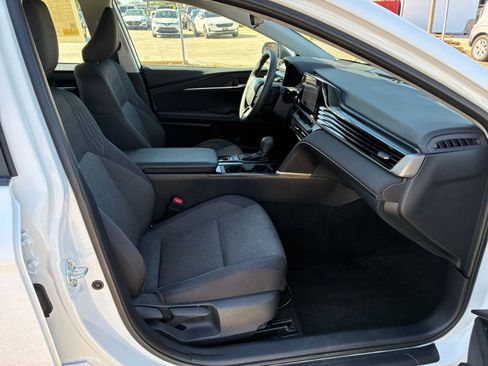 Used 2025 Toyota Camry LE FWD image 30