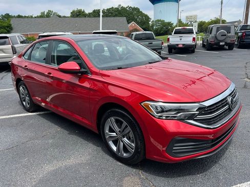 Used 2024 Volkswagen Jetta SE w/ Panoramic Sunroof Package image 4