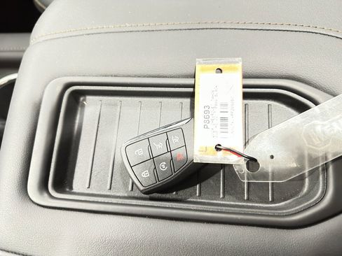 Used 2024 Chevrolet Tahoe High Country w/ Premium Package 2 image 31