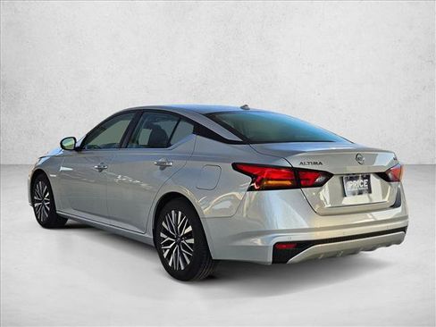 Used 2024 Nissan Altima 2.5 SV image 7