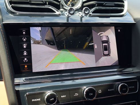 Certified 2023 Bentley Bentayga Extended Wheelbase AWD/4WD image 19