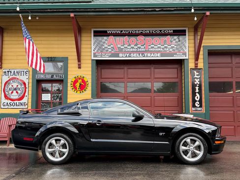 Used 2006 Ford Mustang GT RWD image 4