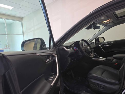 Certified 2021 Toyota RAV4 XLE Premium AWD/4WD image 21