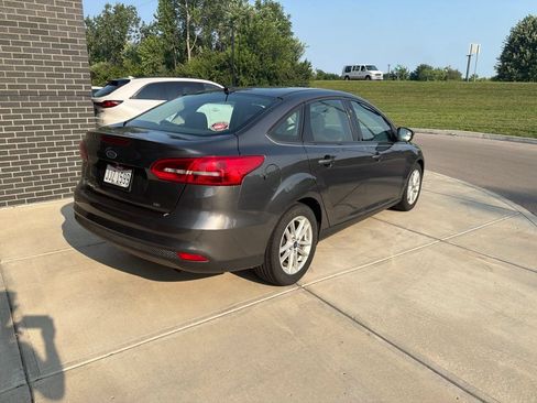 Used 2017 Ford Focus SE FWD image 5