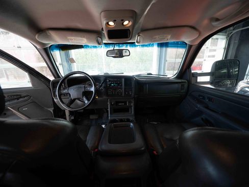 Used 2004 Chevrolet Silverado 2500 LT w/ Heavy-Duty Power Package image 19