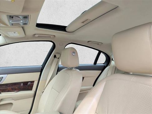 Used 2010 Jaguar XF Premium RWD image 10