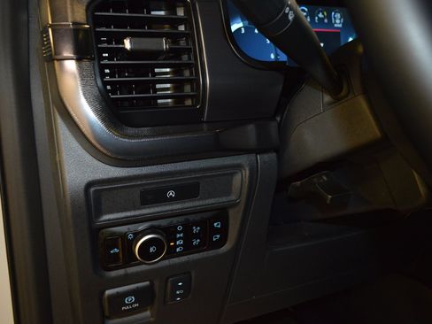 Used 2025 Ford F150 Lariat AWD/4WD image 16