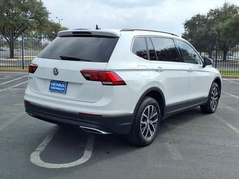 Used 2020 Volkswagen Tiguan SE w/ Panoramic Sunroof Package image 6