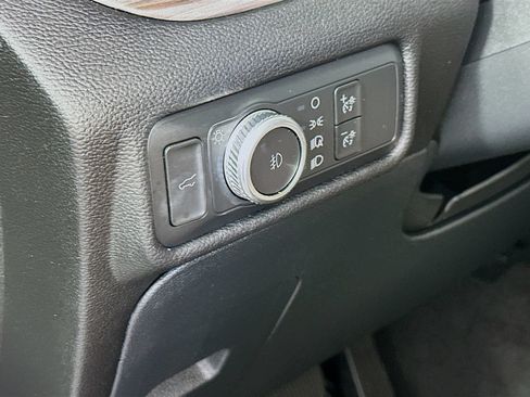 Used 2022 Ford Explorer Limited w/ Equipment Group 301A RWD image 10