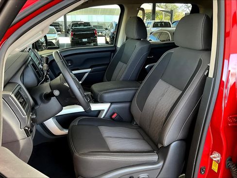 Used 2023 Nissan Titan SV w/ SV Convenience Package RWD image 8