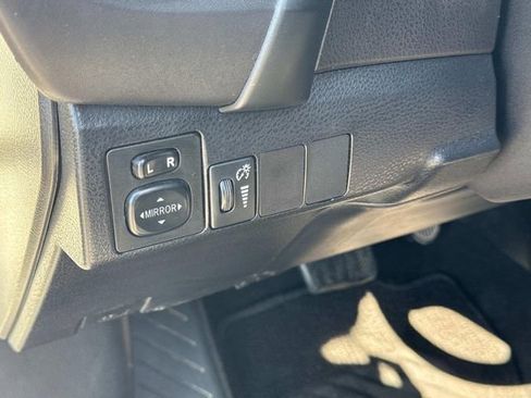 Used 2017 Toyota Corolla SE image 25