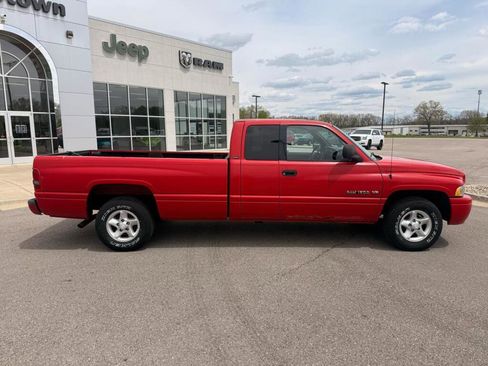 Used 2001 Dodge Ram 1500 Truck 2WD Quad Cab image 2