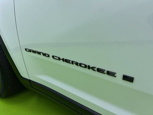 Used 2024 Jeep Grand Cherokee L Laredo AWD/4WD image 13