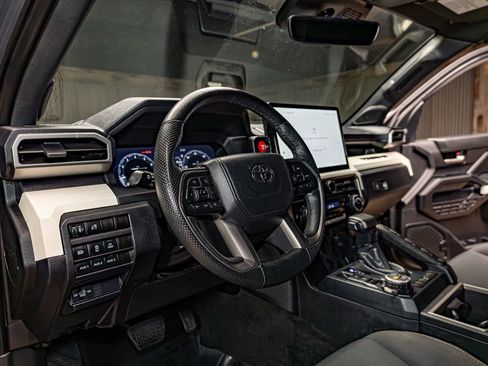 Used 2024 Toyota Tacoma TRD Off-Road image 13
