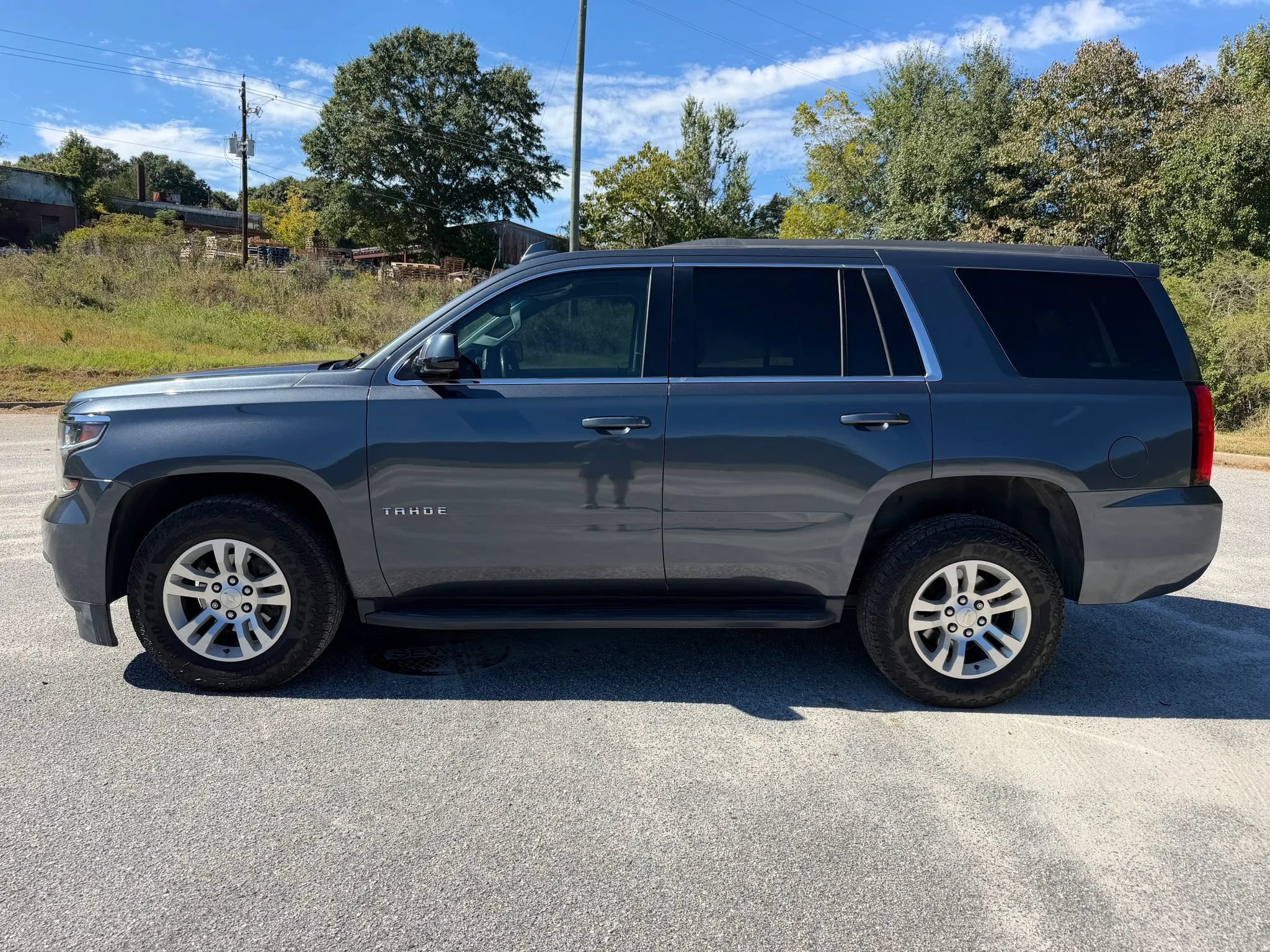 Used 2019 Chevrolet Tahoe LS RWD image 2