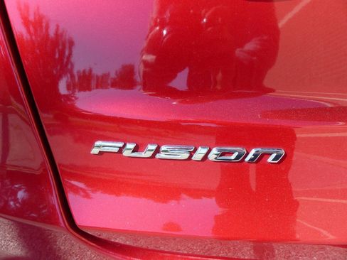 Used 2020 Ford Fusion SE FWD image 9