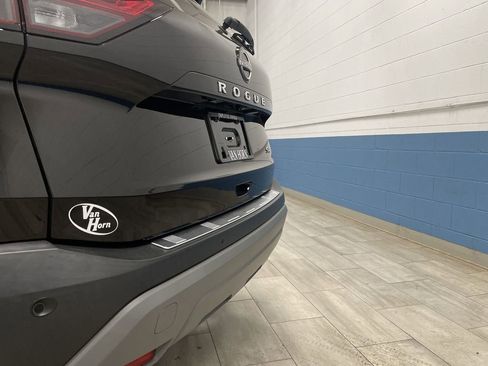 Used 2023 Nissan Rogue SV w/ SV Premium B Package image 34