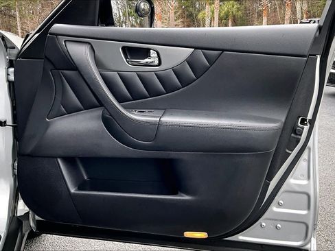 Used 2016 INFINITI QX70 w/ Premium Package image 23