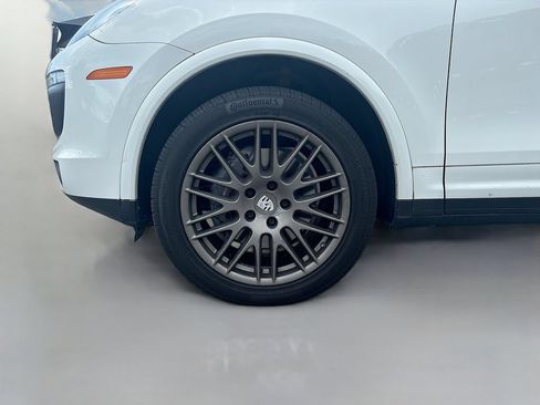 Used 2017 Porsche Cayenne AWD/4WD image 12