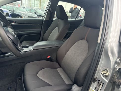 Used 2018 Toyota Camry LE image 15