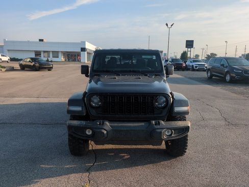 Used 2024 Jeep Gladiator Sport AWD/4WD image 2