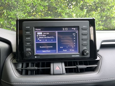 Used 2022 Toyota RAV4 LE FWD image 25