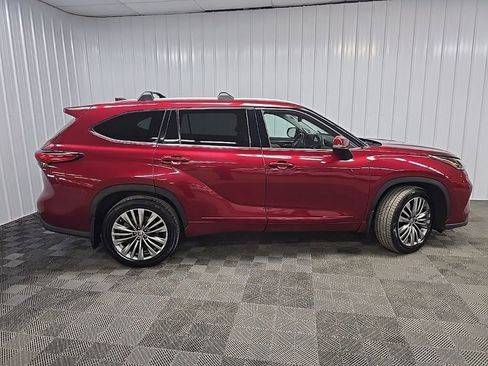 Used 2021 Toyota Highlander Platinum image 2