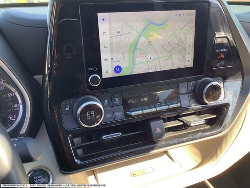 Used 2023 Toyota Highlander XLE image 9