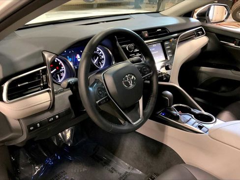 Used 2018 Toyota Camry XLE image 17