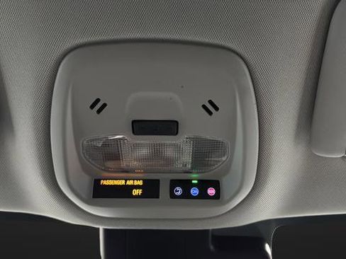 Used 2025 Chevrolet Trax LT image 35