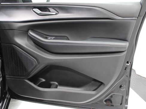 Used 2023 Jeep Grand Cherokee L Laredo AWD/4WD image 27