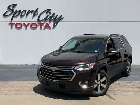 Used 2021 Chevrolet Traverse LT w/ LT Premium Package AWD/4WD image 1