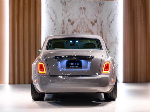 Used 2024 Rolls-Royce Phantom image 4