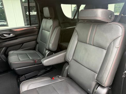 Used 2024 Chevrolet Suburban RST w/ Luxury Package RWD image 3