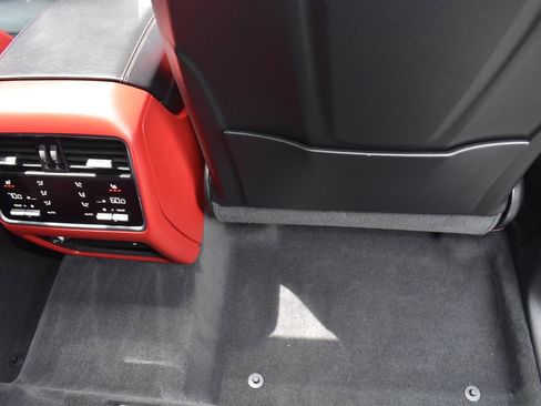 Used 2021 Porsche Cayenne Turbo image 41