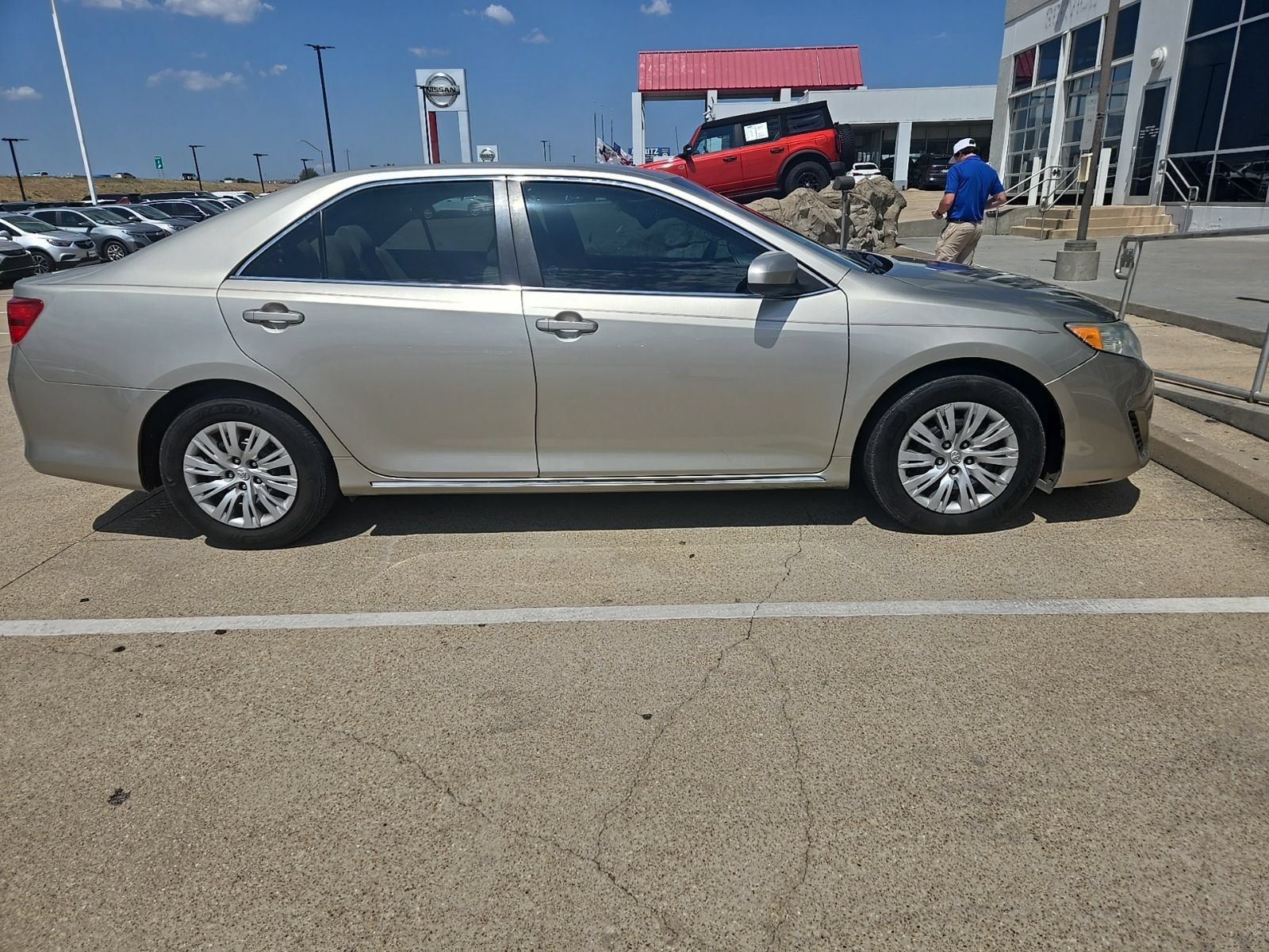 Used 2013 Toyota Camry LE FWD image 6