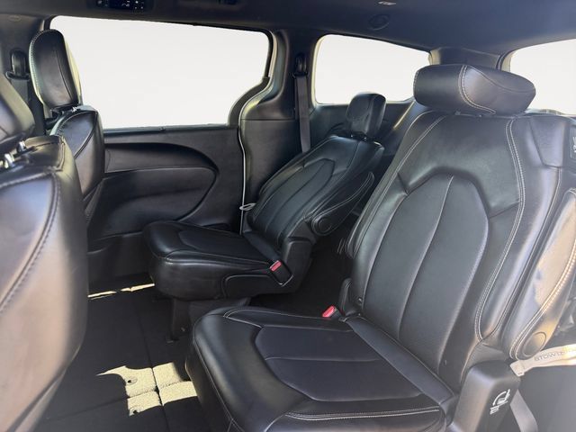 Used 2025 Chrysler Pacifica Select FWD image 11