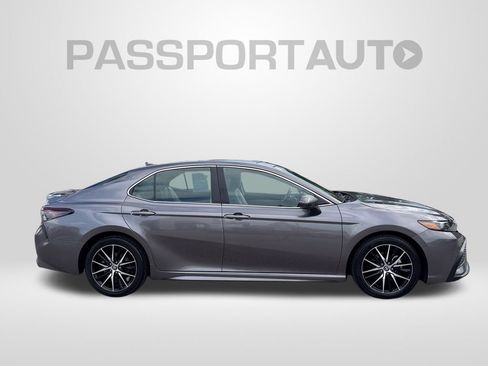 Used 2024 Toyota Camry SE FWD image 9