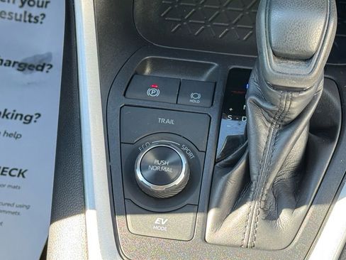 Certified 2025 Toyota RAV4 LE image 39