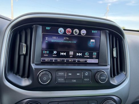 Used 2017 Chevrolet Colorado LT AWD/4WD image 16