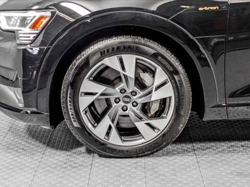 Used 2021 Audi e-tron Premium w/ Towing Package image 38