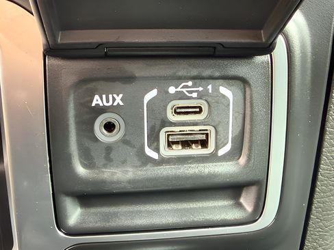 Used 2021 Jeep Wrangler Sport AWD/4WD image 11