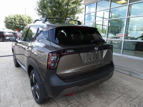 Used 2025 Nissan Kicks SR image 5