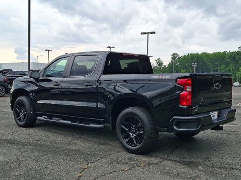 Used 2024 Chevrolet Silverado 1500 Custom w/ Turbomax Blackout Package AWD/4WD image 5