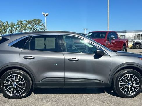 Used 2022 Ford Escape SEL w/ Technology Package FWD image 2